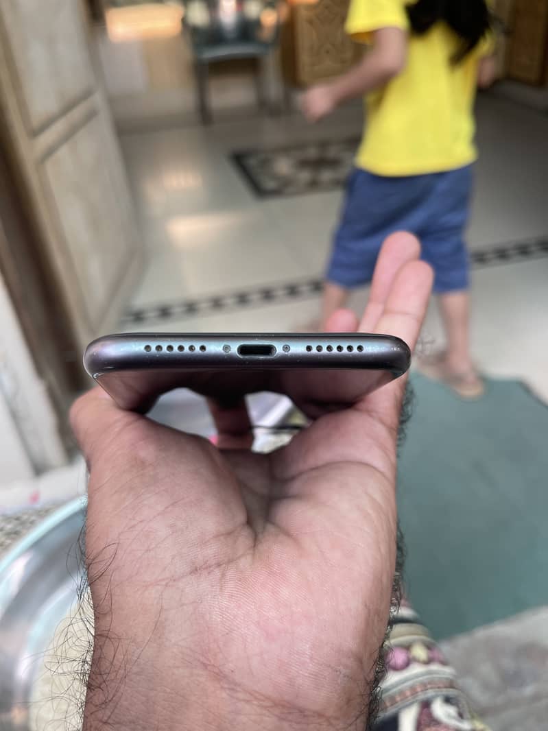 Apple iPhone 11 3
