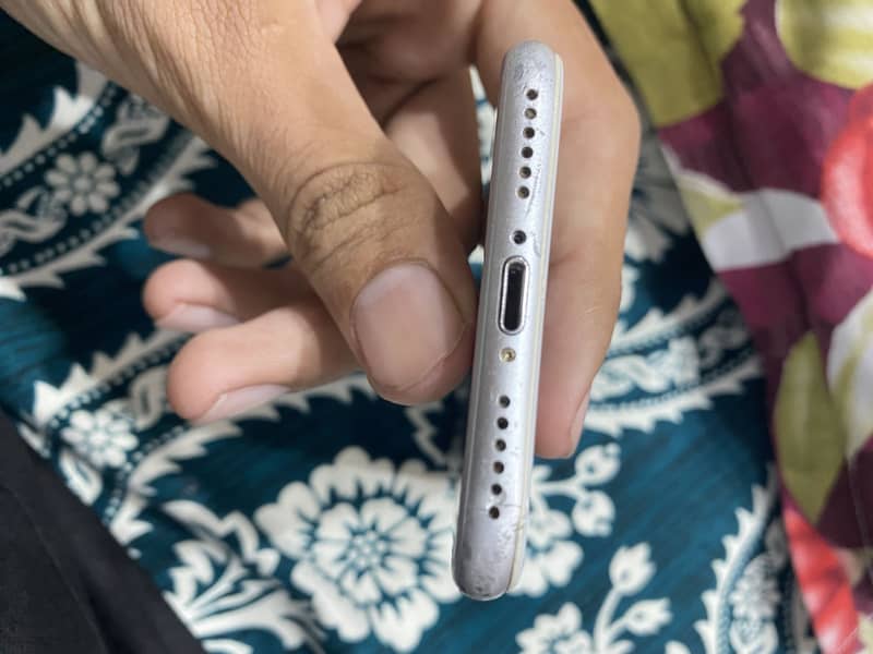 Apple iPhone 7 2