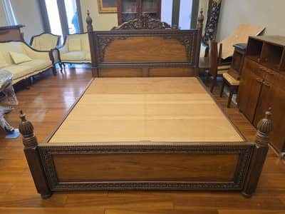 6 Ft Solid Wood King Size Bed – Excellent Condition