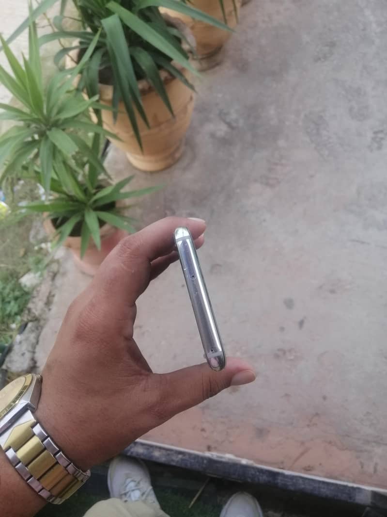 Samsung Mobile S8 Plus 1