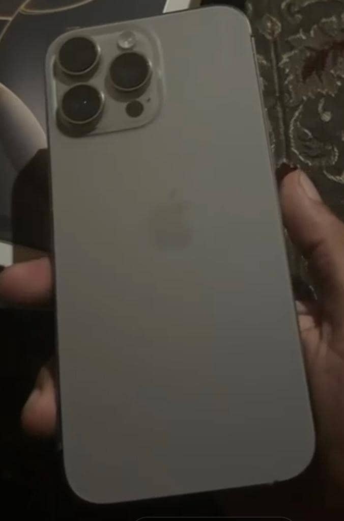 Apple iPhone 16 Pro Max 2