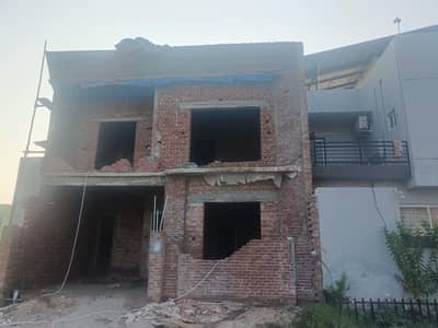 park face 6 marla structure house for sale near zoo 40 feet wide road