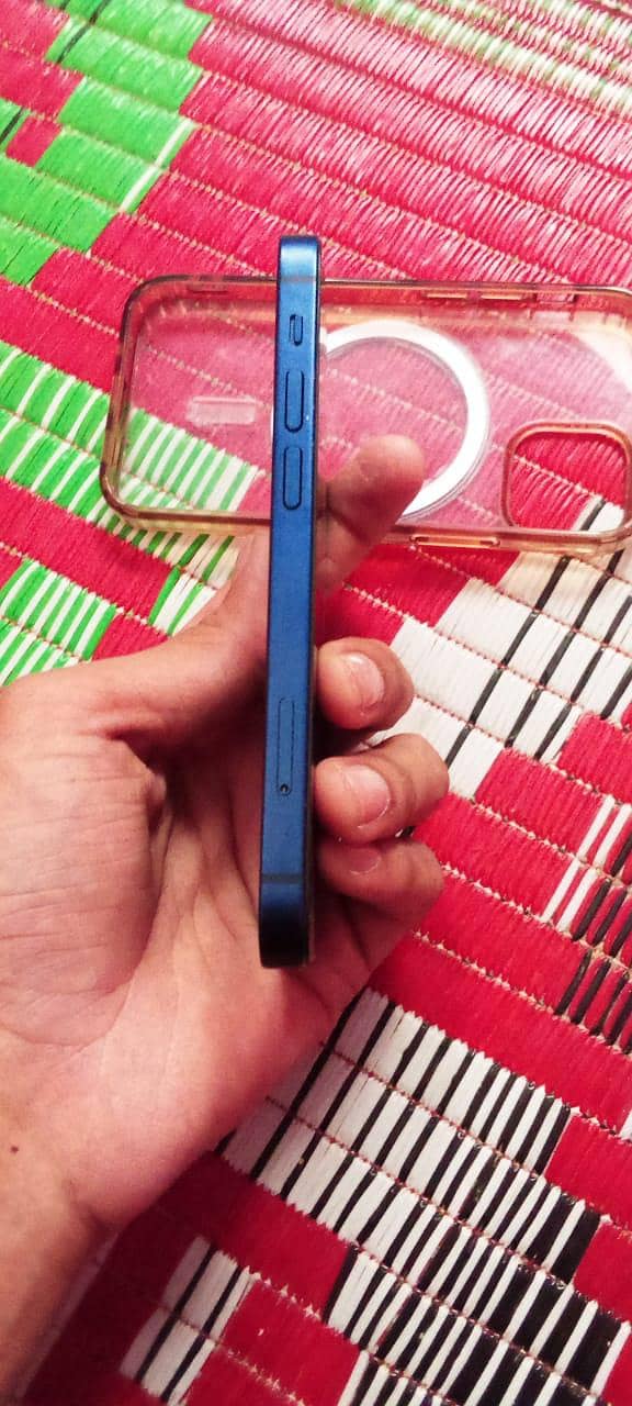 Apple iPhone 12 mini 4