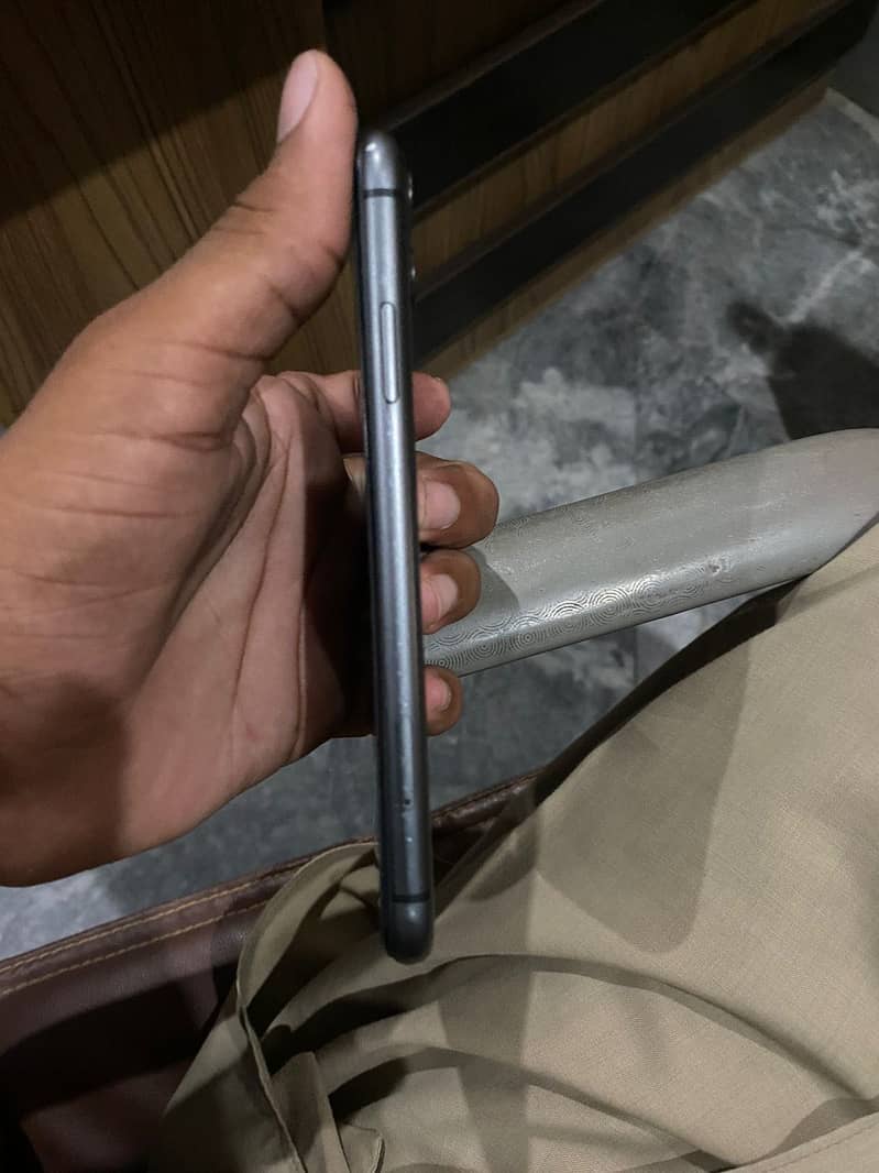 Apple iPhone 11 3