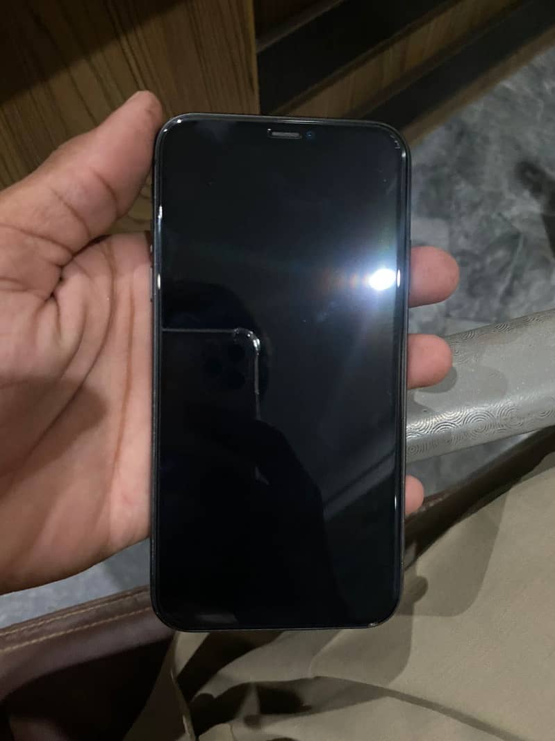Apple iPhone 11 7