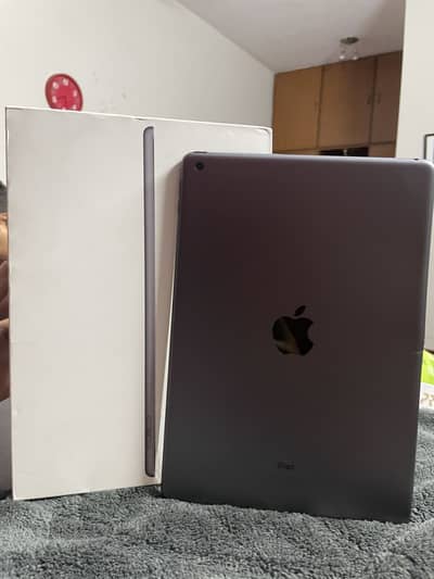 iPad 7 with box
