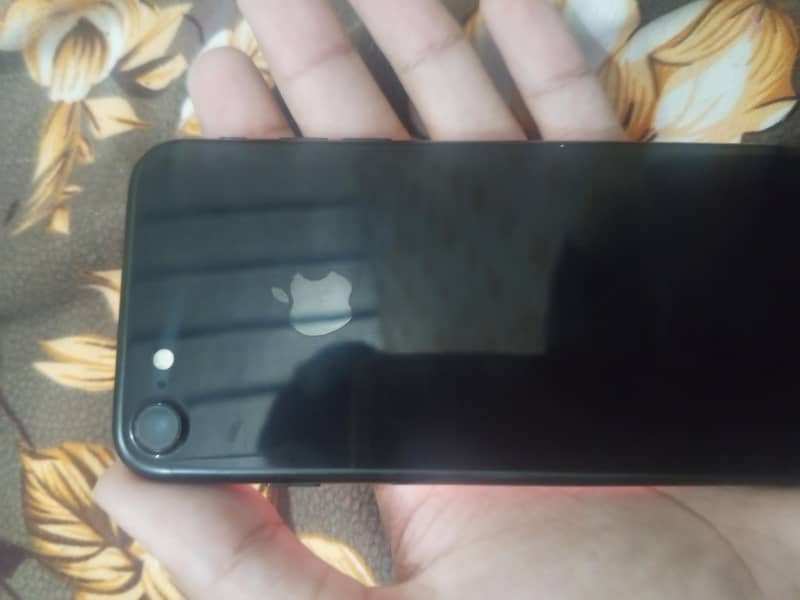 Apple iPhone 7 2