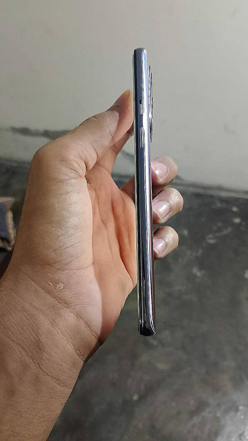 One Plus 9 5G 4