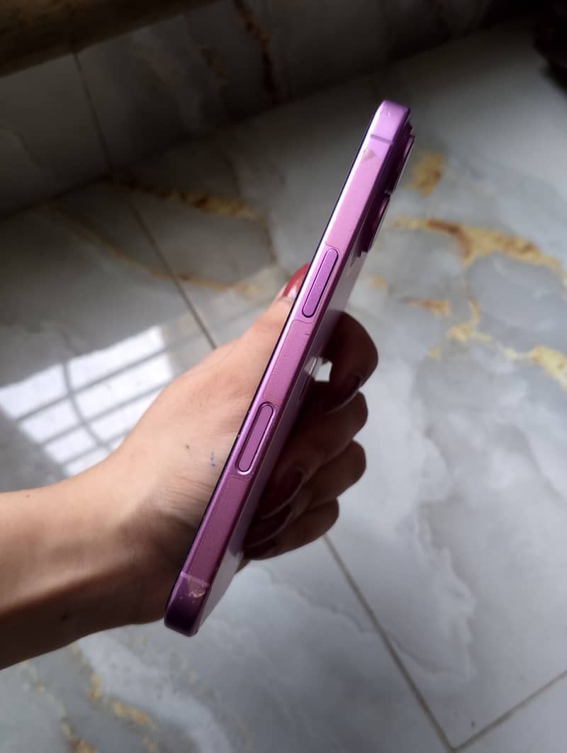 Apple iPhone 16 2