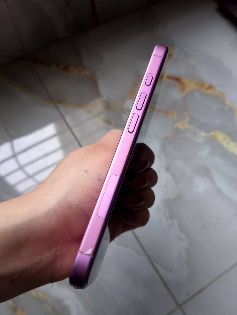 Apple iPhone 16 3