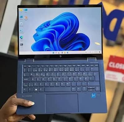 Hp dragon fly i7 8th 16 256