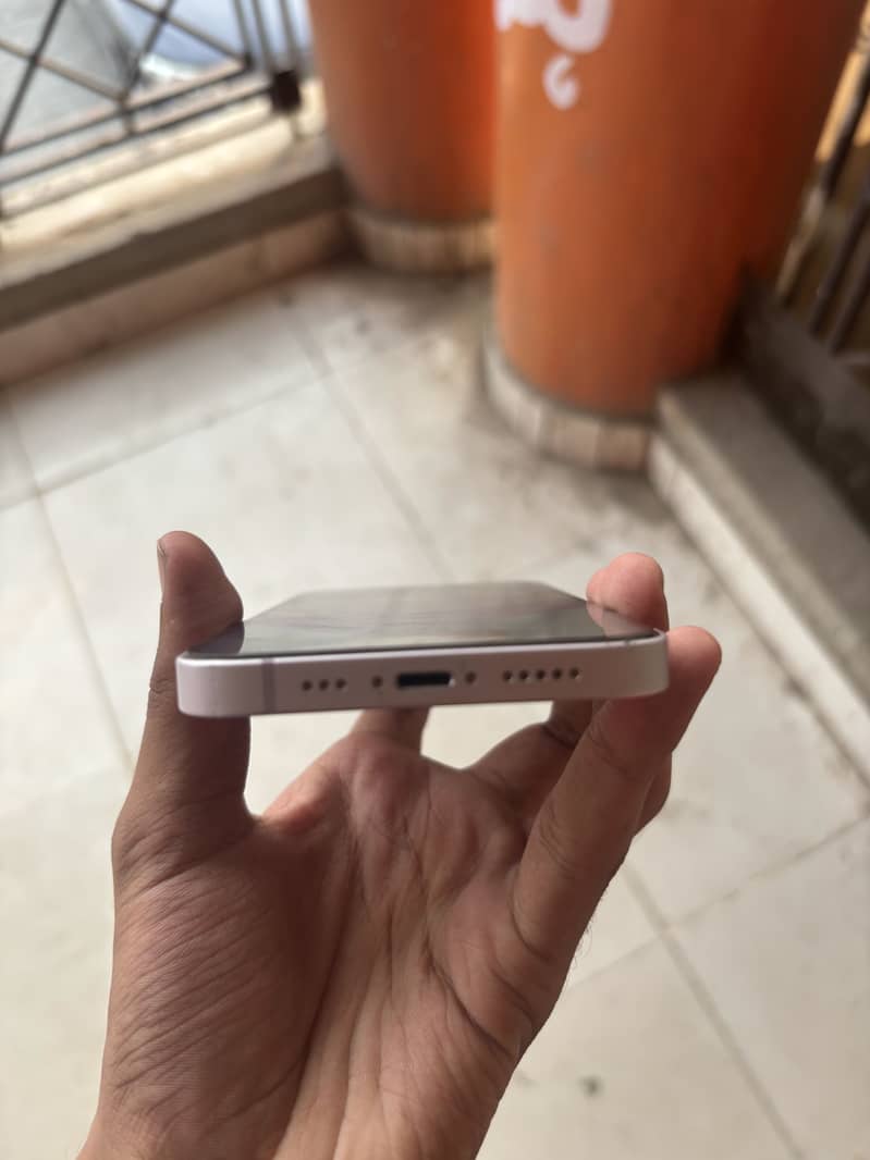 Apple iPhone 14 3