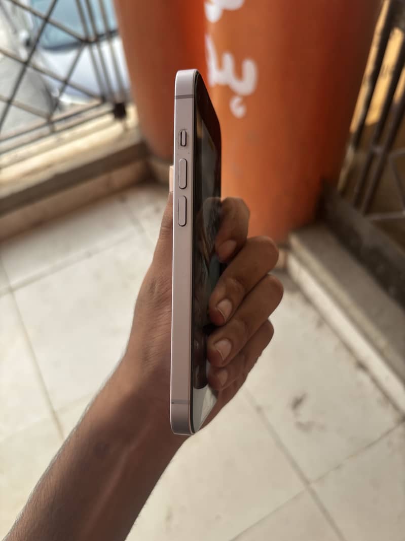 Apple iPhone 14 4