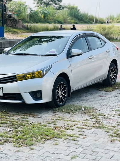 Toyota Corolla GLI 17 modle atomatic