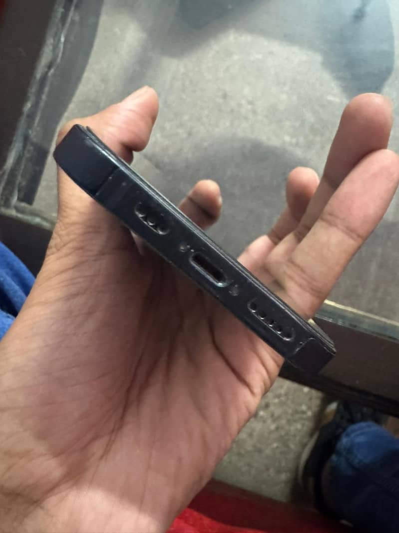 Apple iPhone 13 2