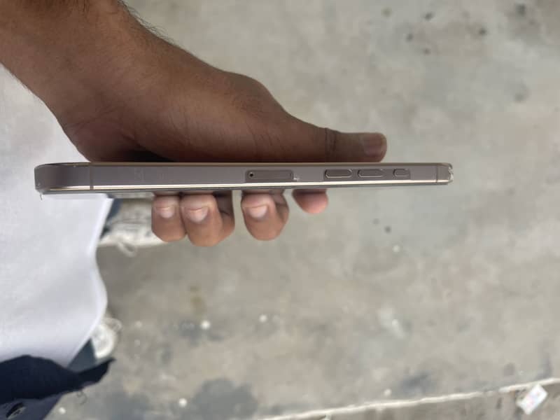 Apple iPhone 16 Pro Max 2