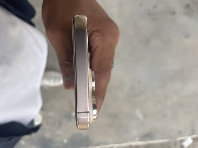 Apple iPhone 16 Pro Max 5
