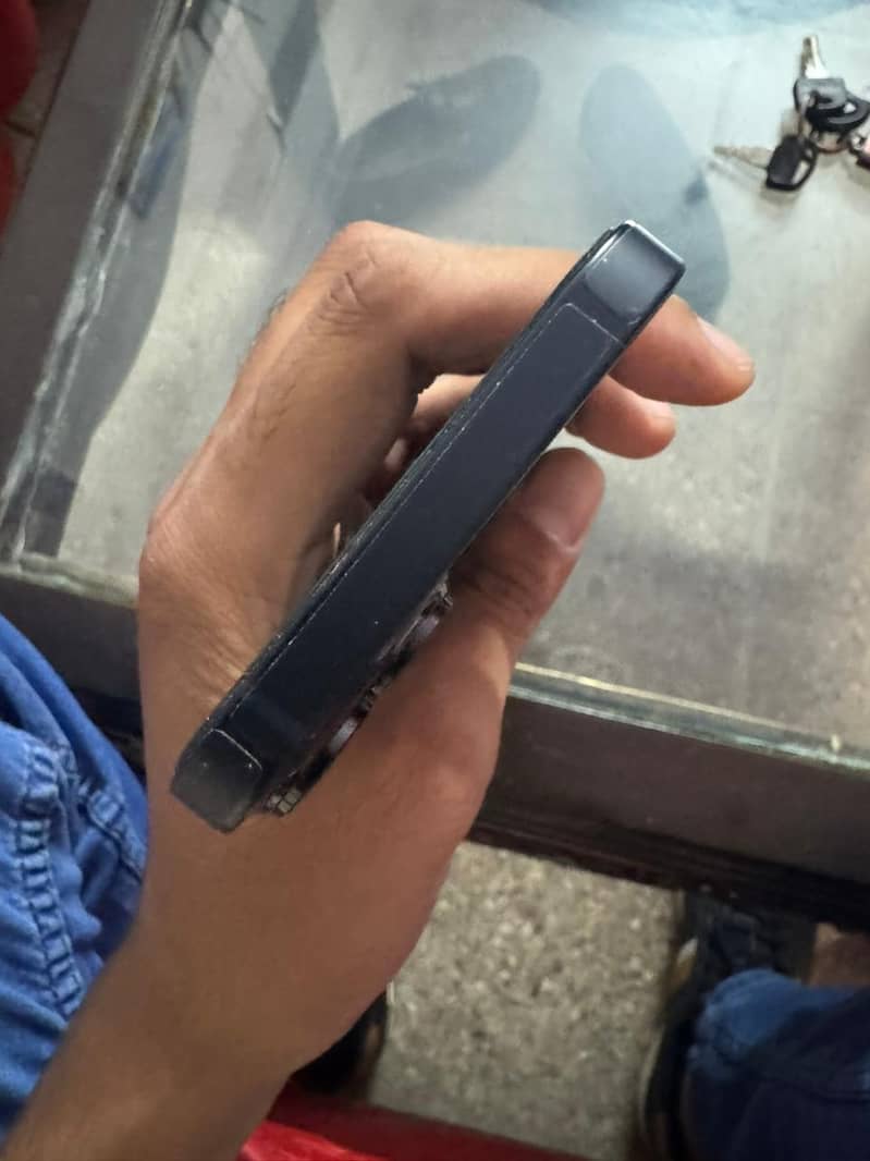 Apple iPhone 13 1
