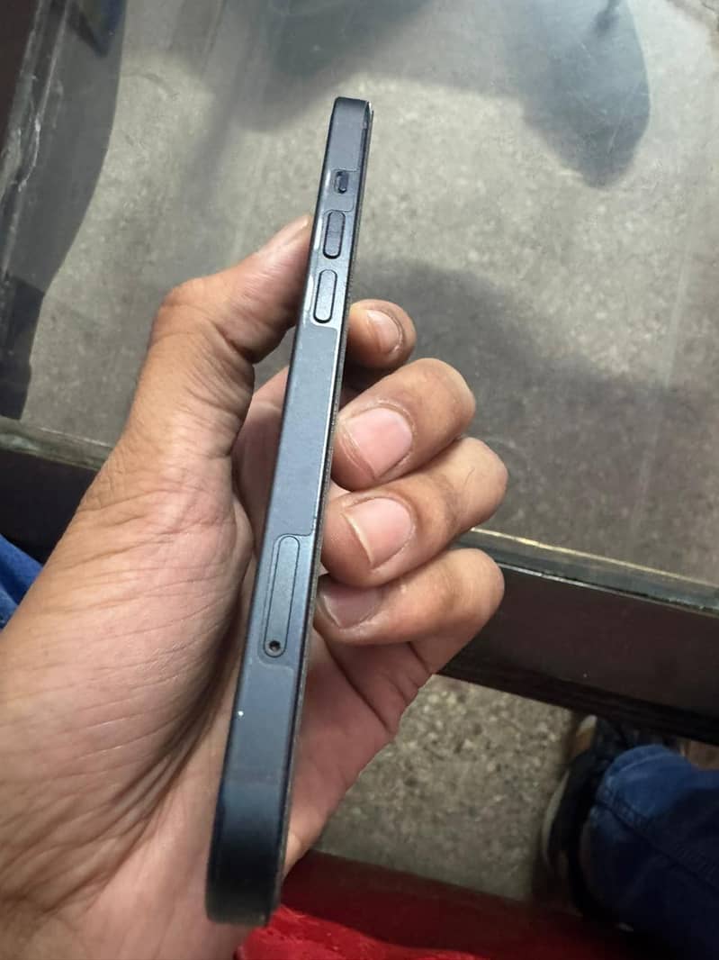 Apple iPhone 13 2