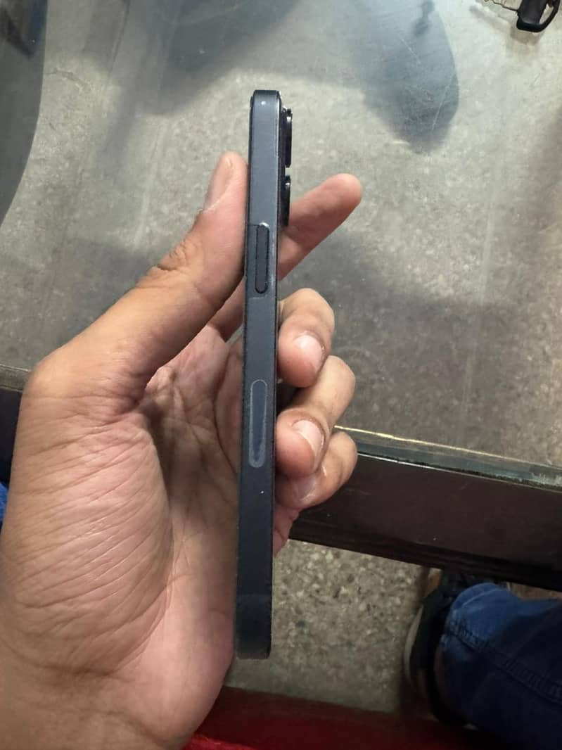Apple iPhone 13 3