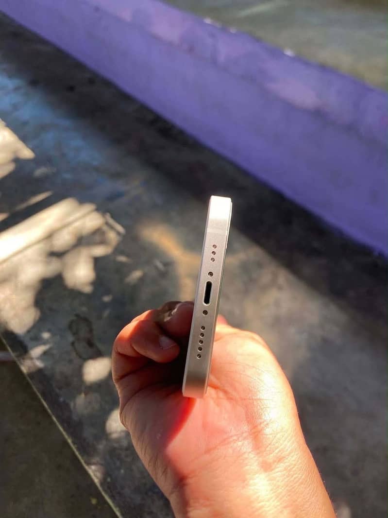 Apple iPhone 12 3