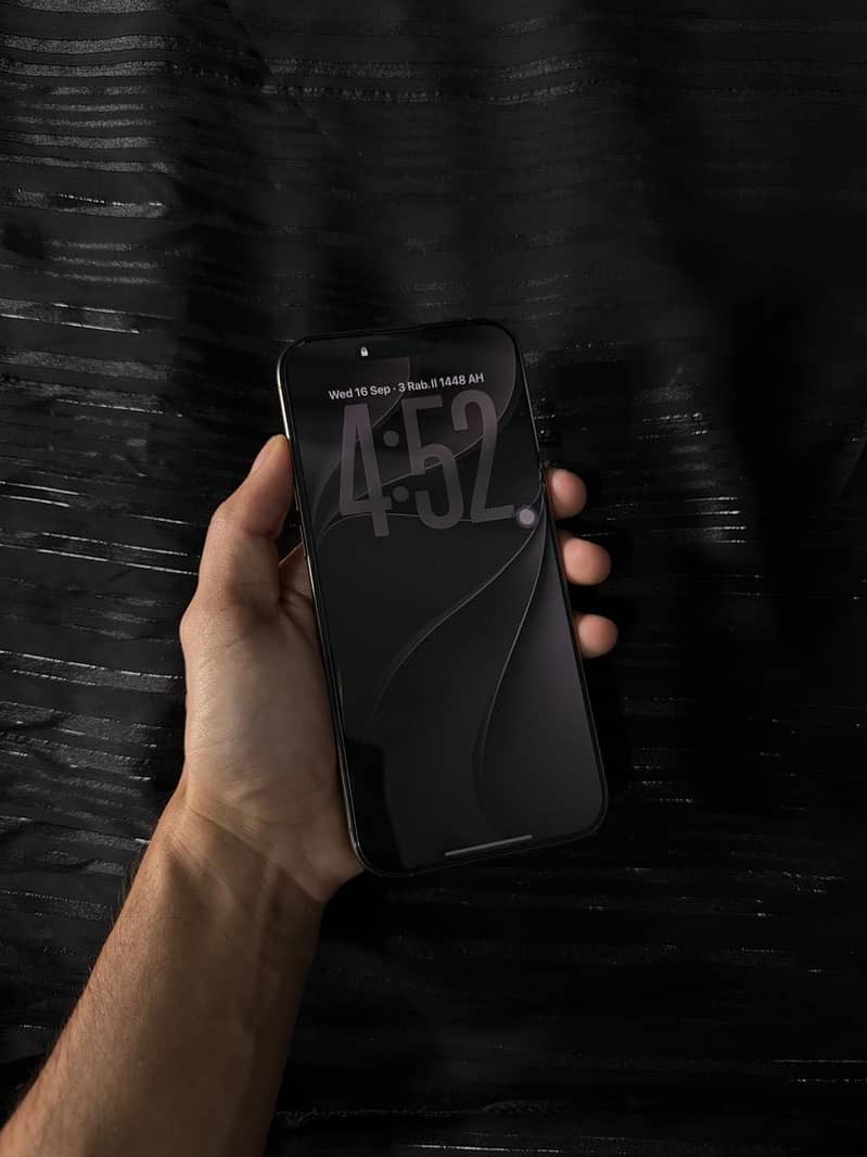 Apple iPhone 16 Pro Max 1