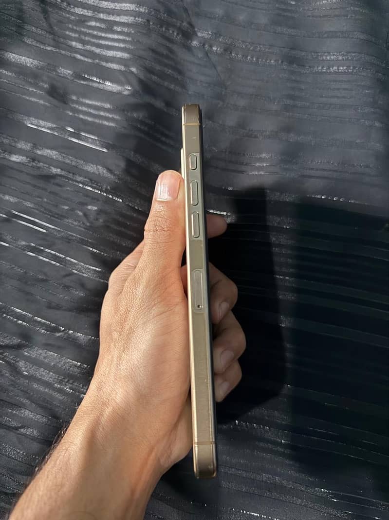 Apple iPhone 16 Pro Max 3