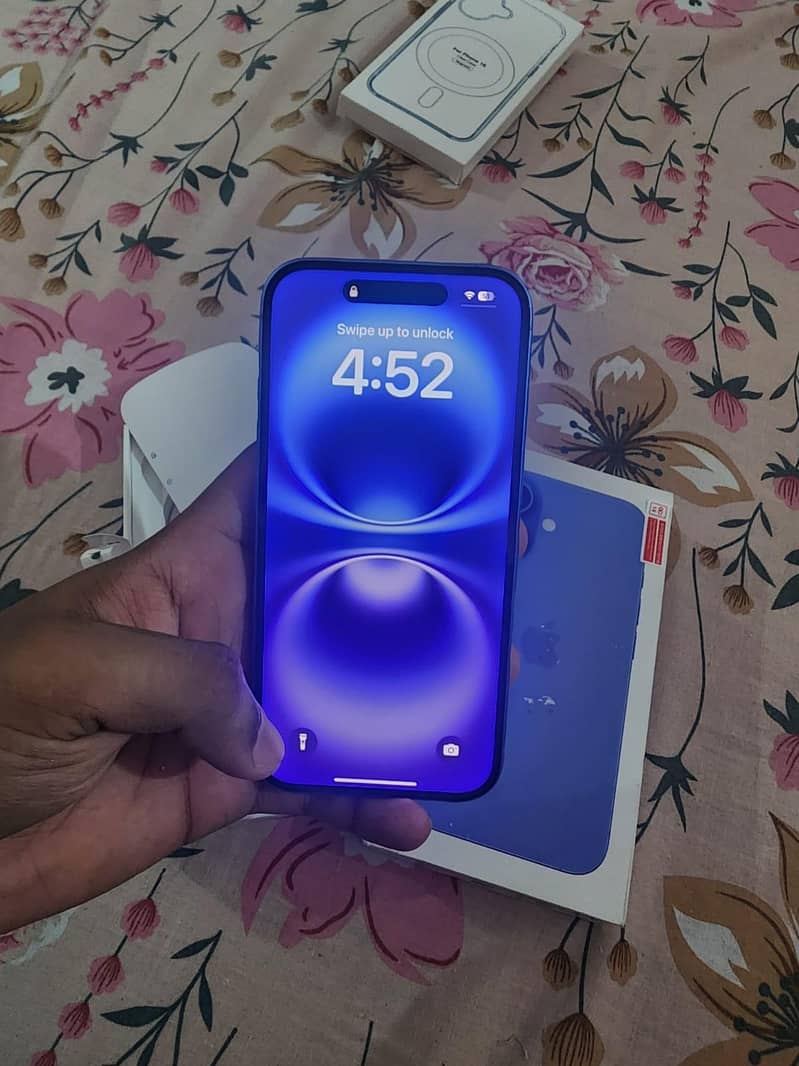 Apple iPhone 16 2