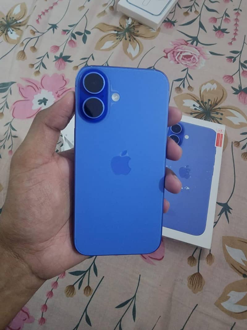 Apple iPhone 16 5