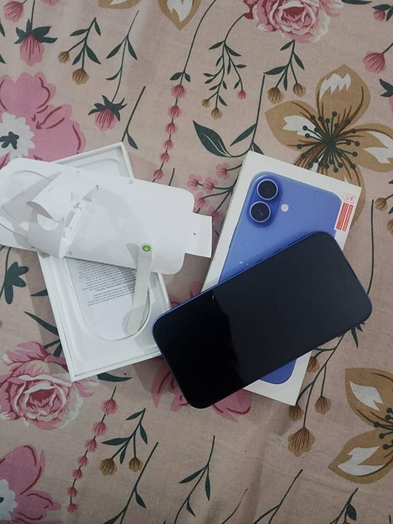 Apple iPhone 16 6