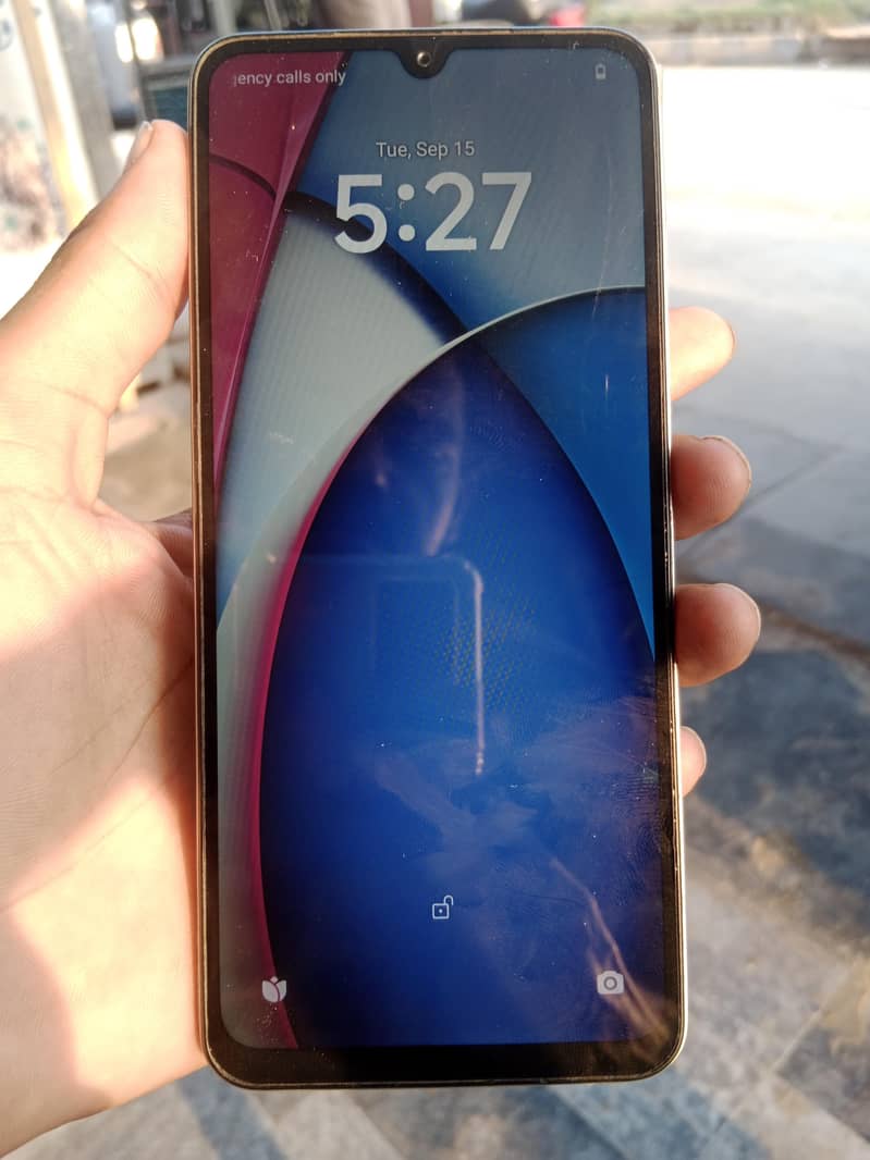 BLU G33 2