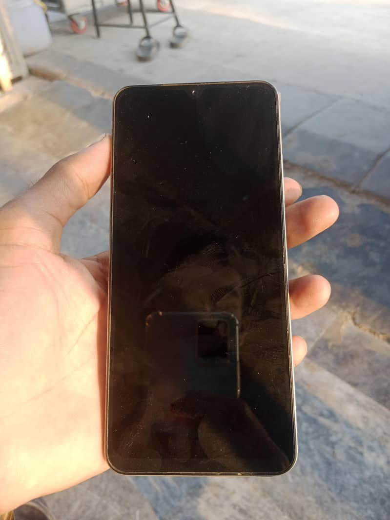BLU G33 4