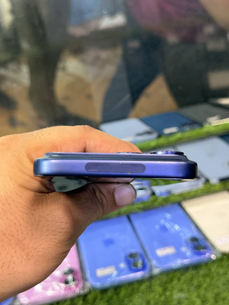 Apple iPhone 17 Pro Max 4