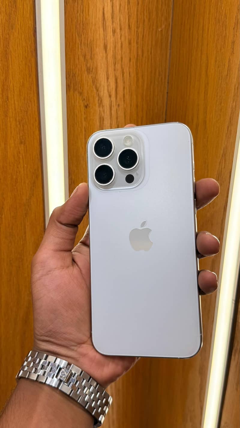 Apple iPhone 15 Pro Max 0