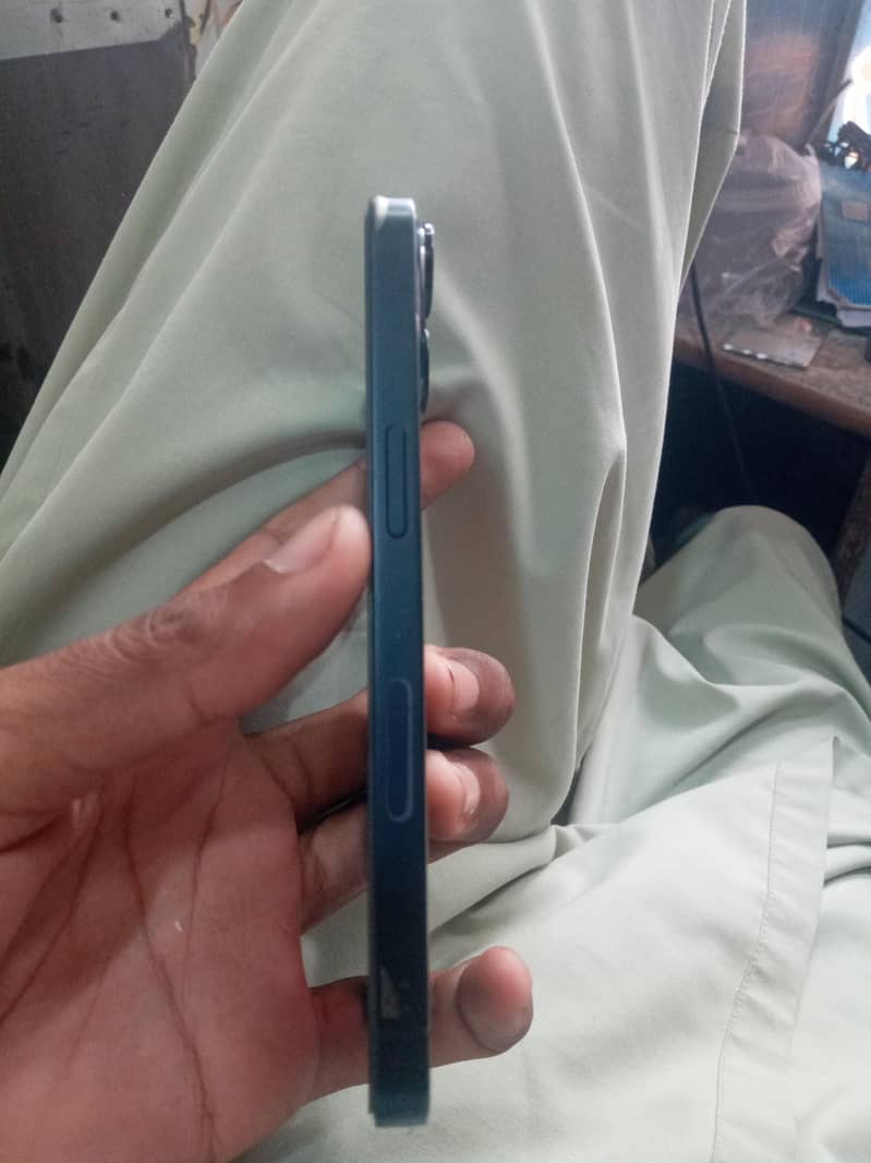 Apple iPhone 13 2