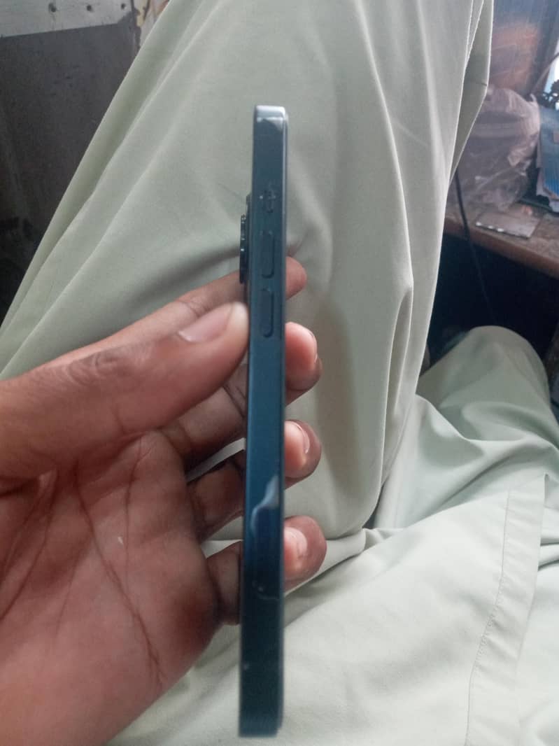 Apple iPhone 13 3
