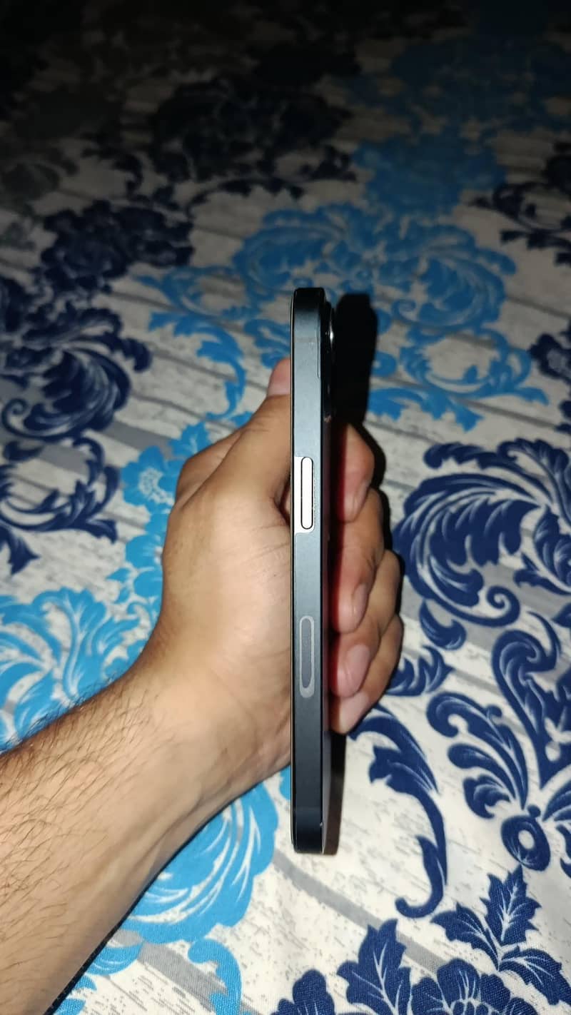 Apple iPhone 13 2