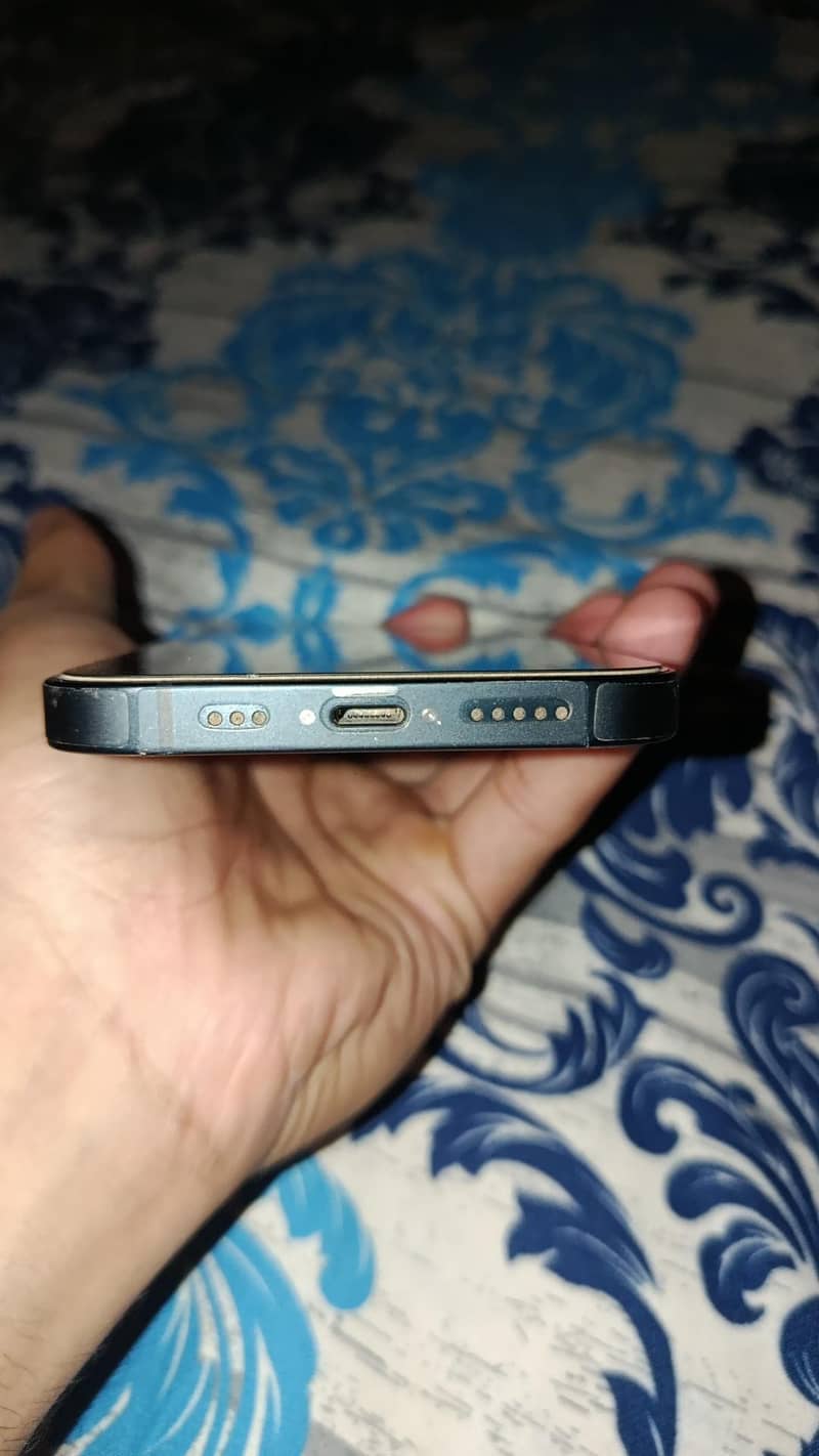Apple iPhone 13 4