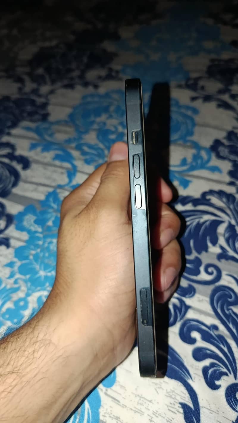 Apple iPhone 13 5