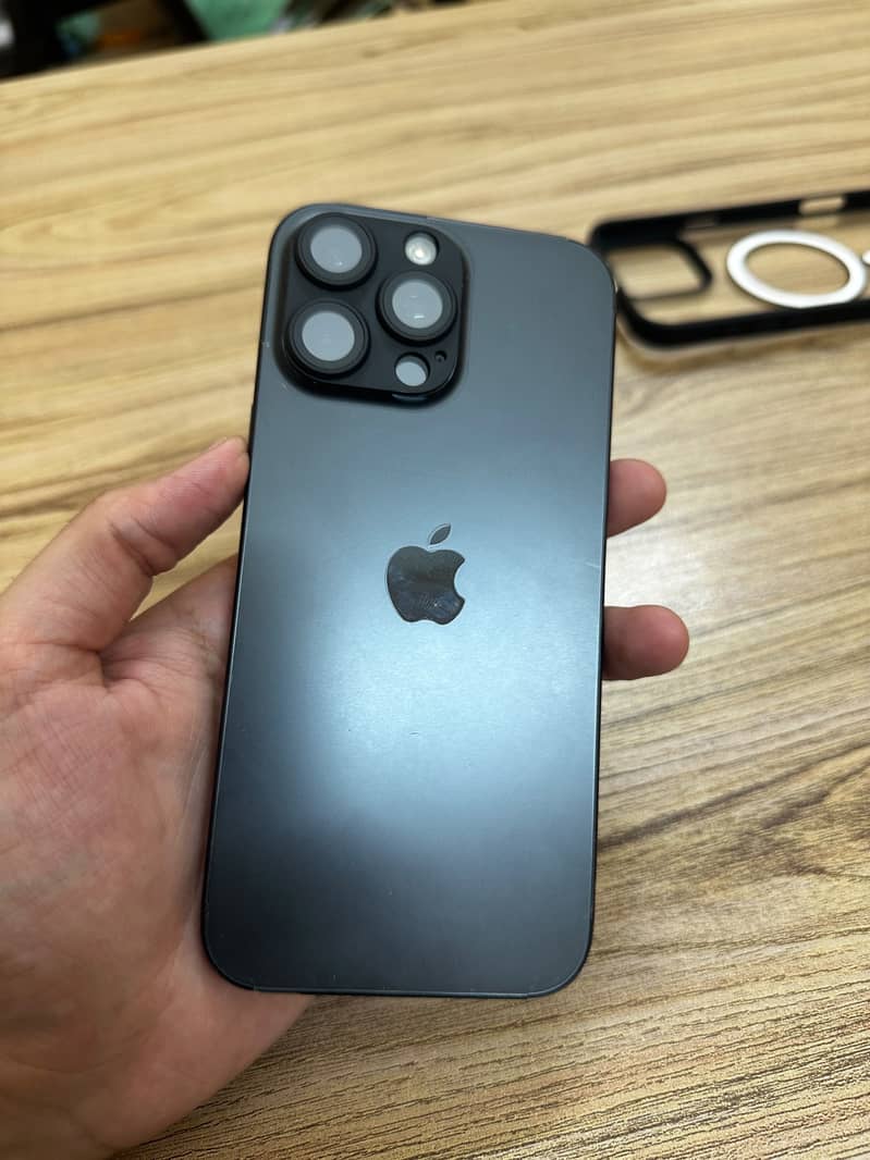 Apple iPhone 16 Pro Max 1