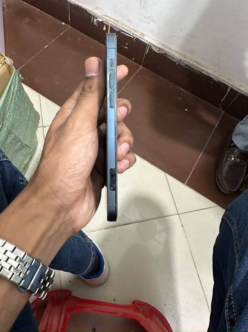 Apple iPhone 12 Pro 4