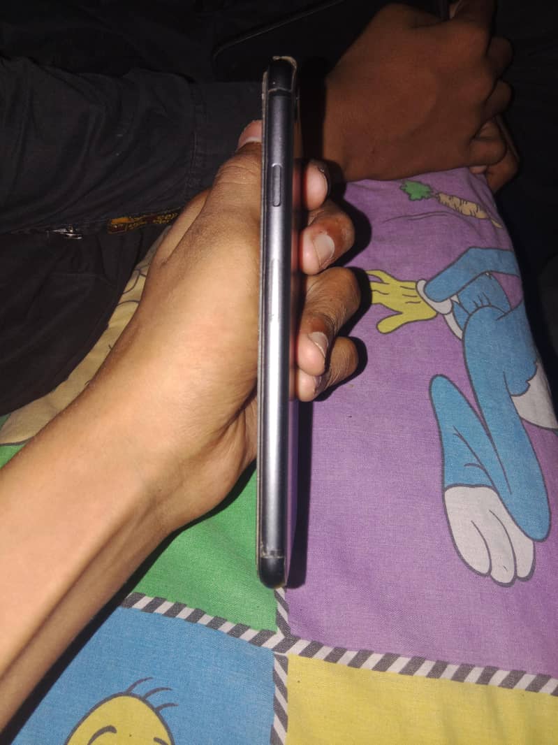 Apple iPhone 8 4