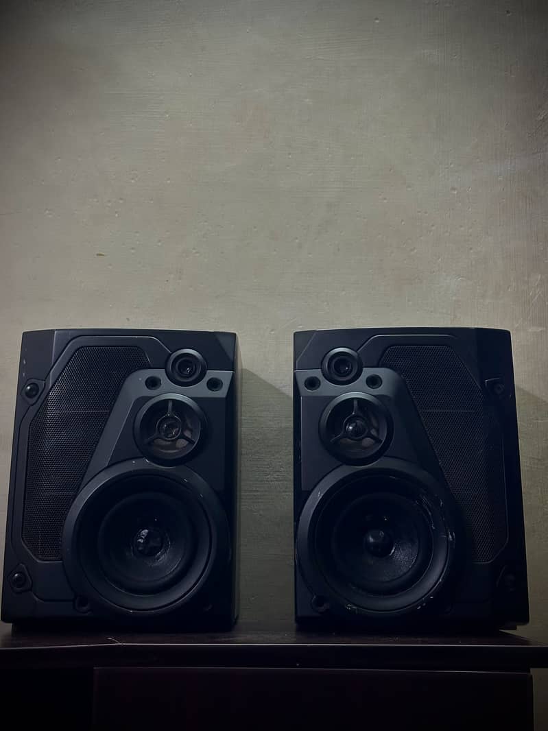 Speaker set 0