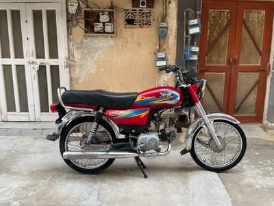 red color bike, 2021 model