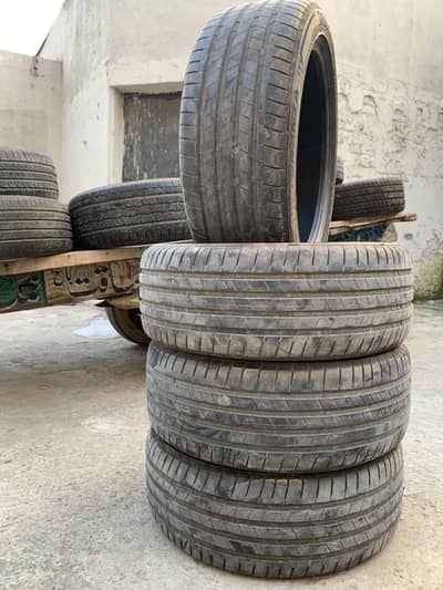Bridgestone Tyres set 235 45 18
