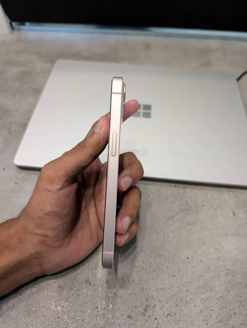 Apple iPhone 13 2