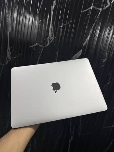 MacBook Pro Core i7 2020 16/256GB 10/10 condition