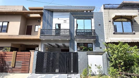 Good Location 5 Marla House Available For Sale In Bismillah Housing Scheme - Iqbal Block, Lahore