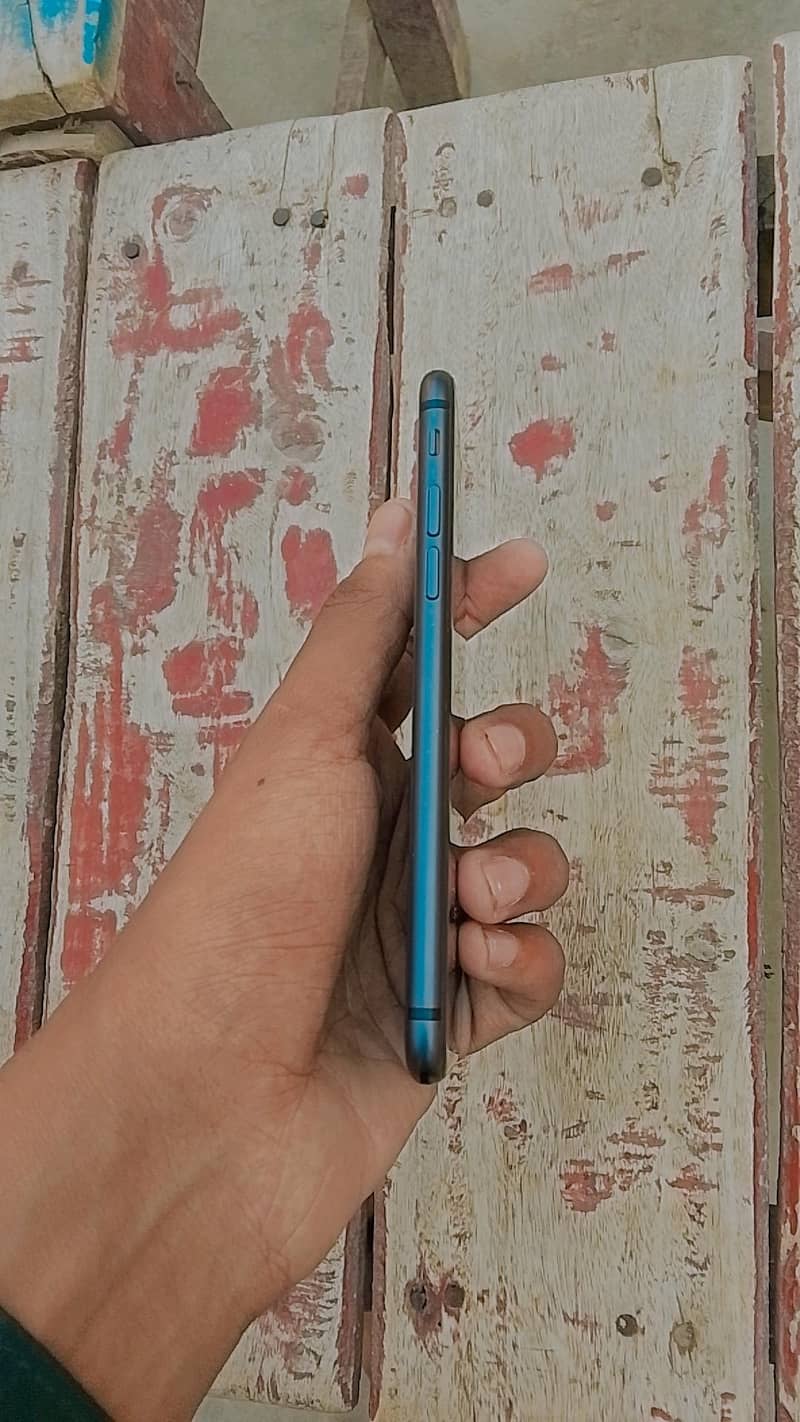 Apple iPhone 8 1