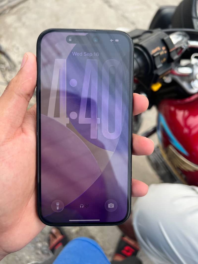 Apple iPhone 16 1